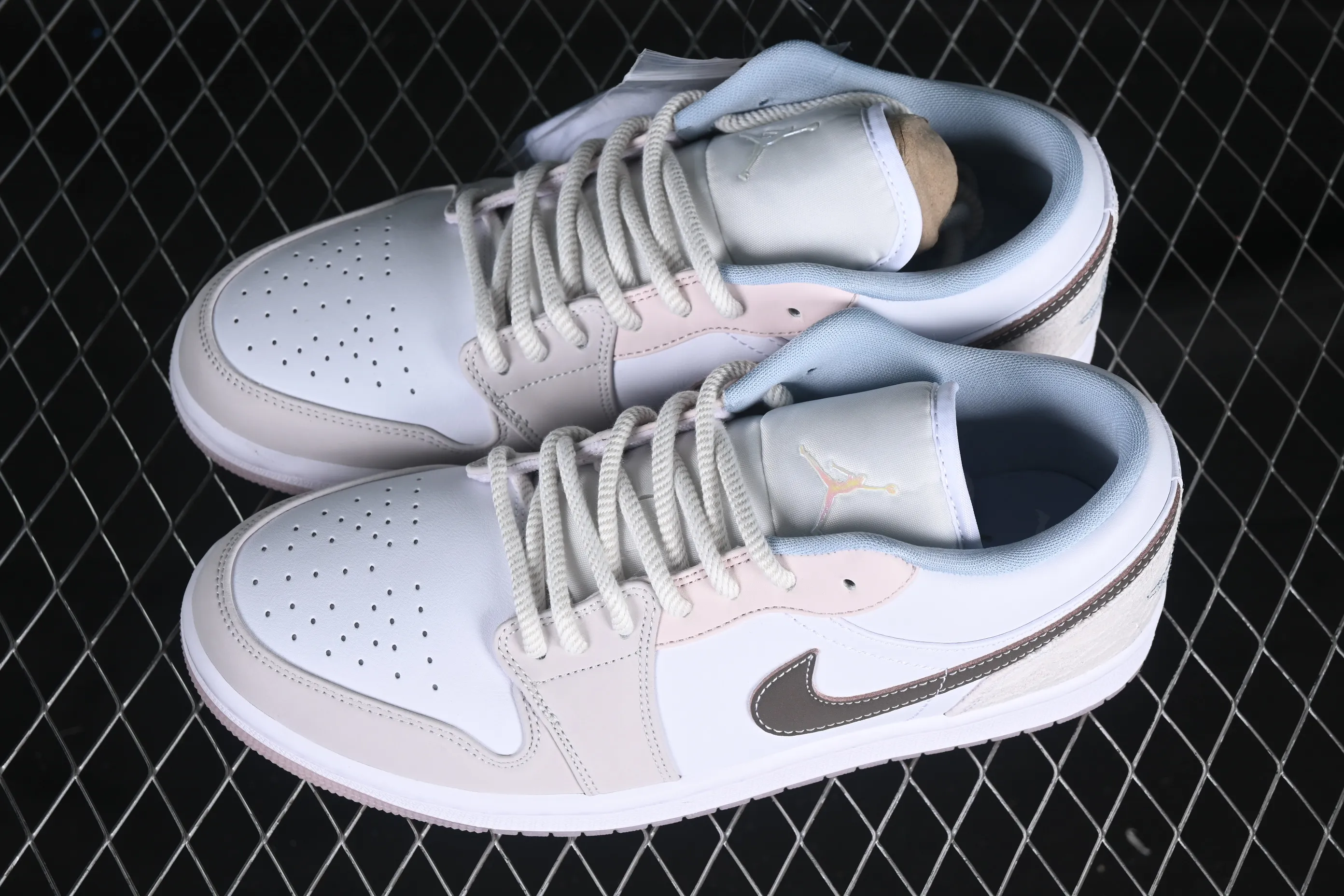 All categories Air Jordan Jordan series basketball shoes Air Jordan 1 Low Air Jordan 1 Low AJ1 Joe 1 carved powder low-top cultural casual sneakers IB8859-101